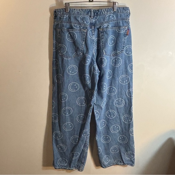 SMILEY H&M Sz 14 High Rise Blue Jeans with Smiley Print Wide Leg Distressed Hem - Picture 8 of 11